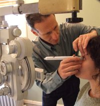 Dr. Grossman screens for glaucoma